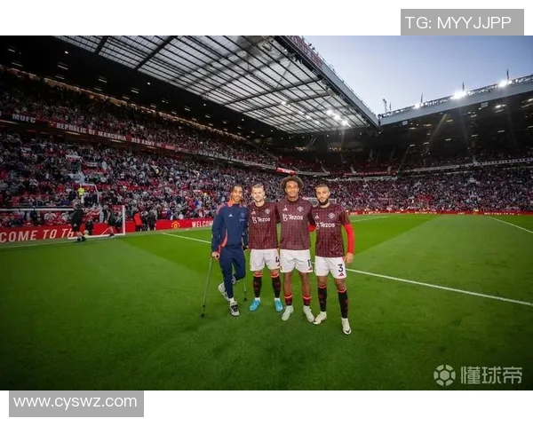 曼联官方宣布签下首名新援热烈欢迎球员加盟队伍 曼联官方宣布签下首名新援热烈欢迎球员加盟队伍